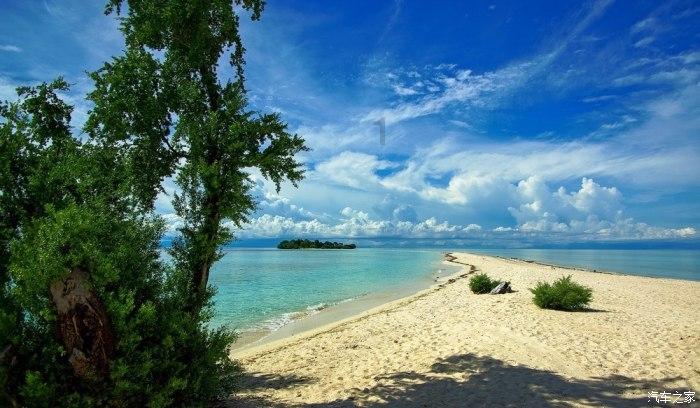 粮油仓库藏烟花,不顾安全被拘留,现场画面