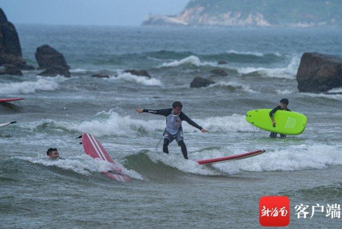 逃离老旧温泉社