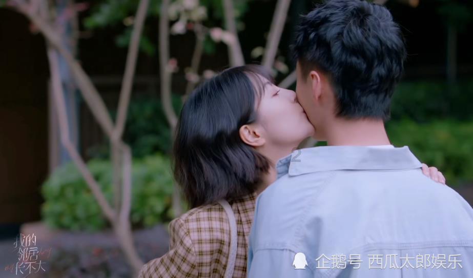 黑大衣如何穿搭呢?红迪网平台-全球最火爆的社交媒体平台