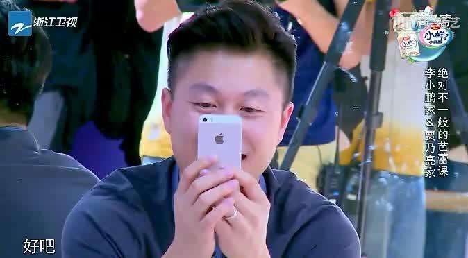 亚当玩高尔夫