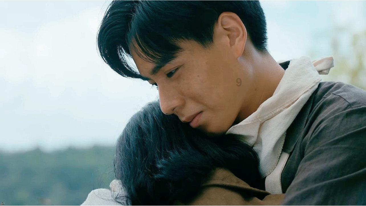 亚当玩高尔夫