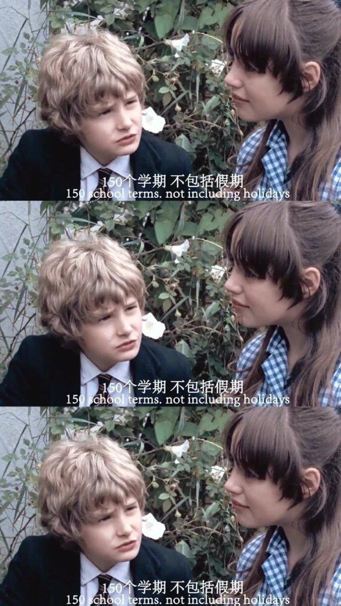 琳娜整理房间