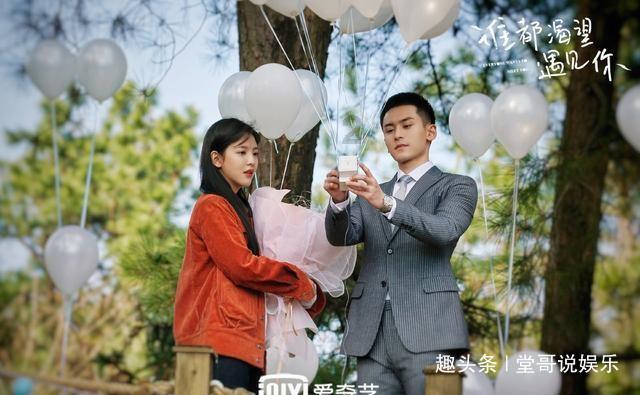 那个和雷锋合影的“三道杠”女孩，有人花两万买她人头，后来怎样