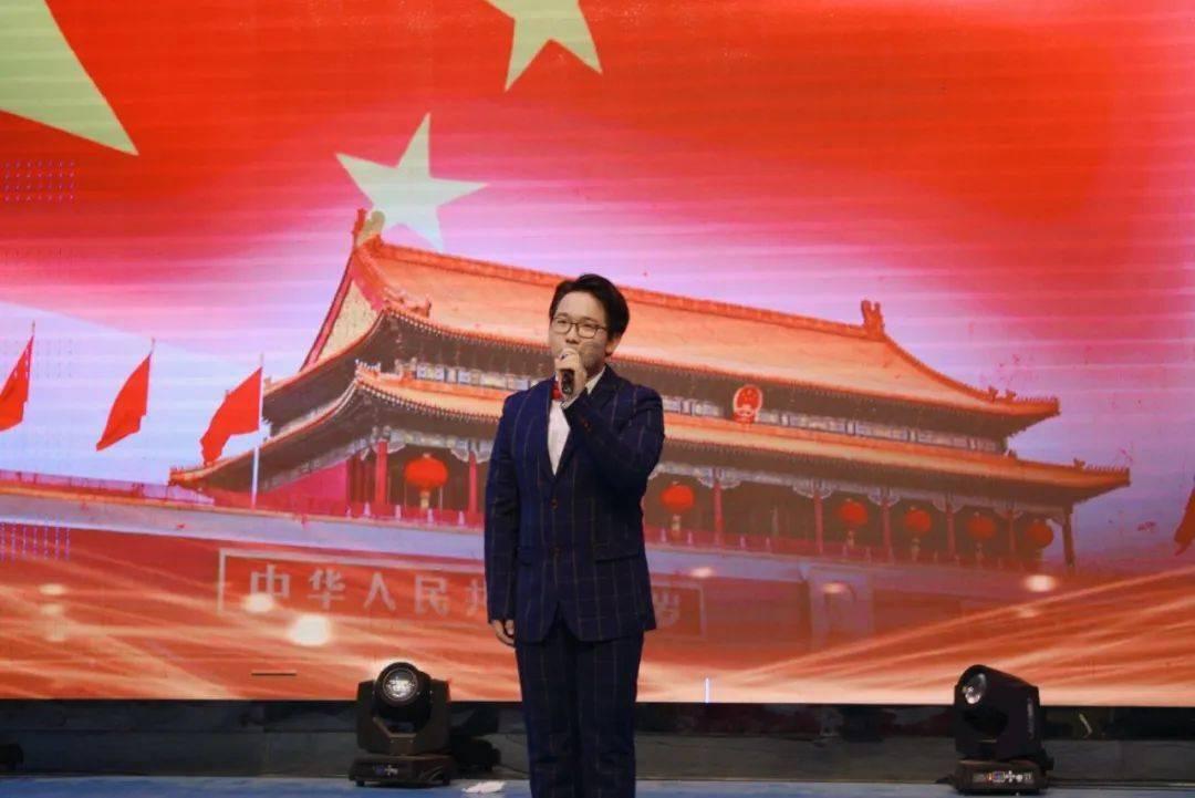 逃出豪华宫殿