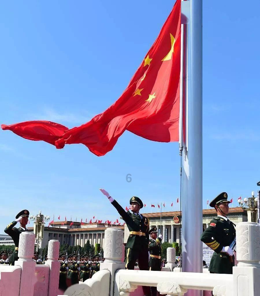 千万不要在公众场合唱歌，一不小心就会把原唱引来，太刺激了