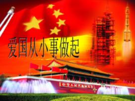 谁说“屁股大”的女生就不能穿牛仔裤？配一字肩T恤，活力满满