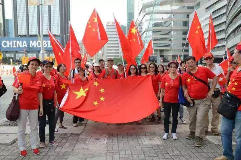 敏捷的白球