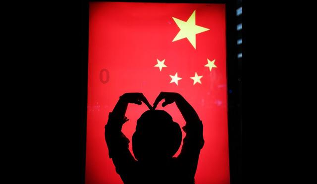 两名女兵加入八路军,旅长见到她们后勃然大怒:全部拉出去枪毙!