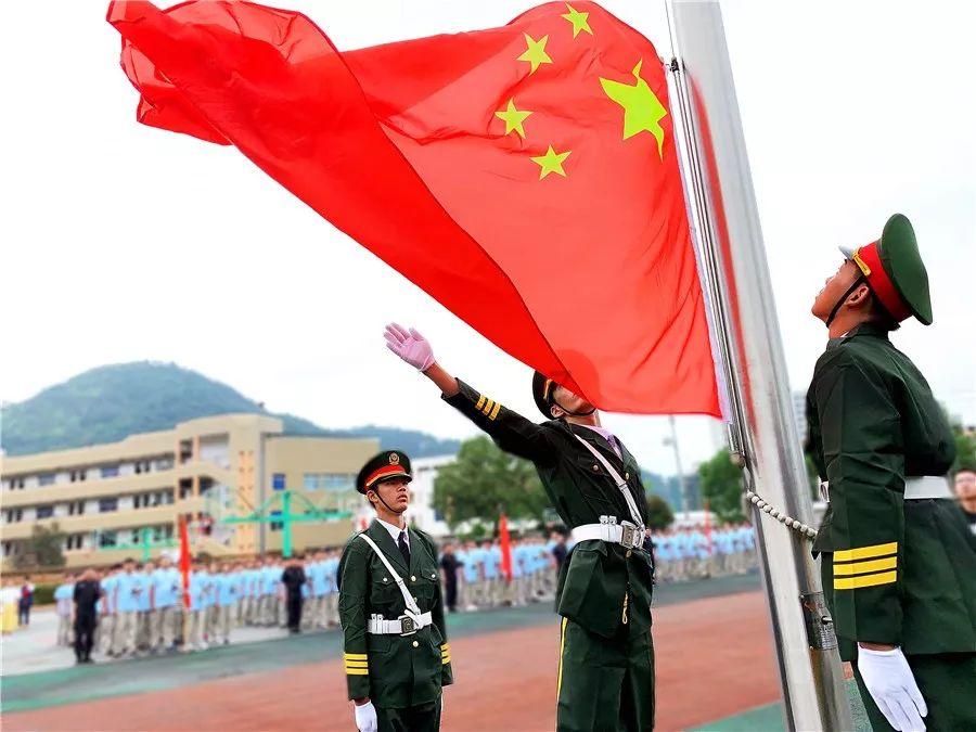 《我们的美好生活》收官，杨紫不过瘾，谢娜太真诚，而她被捧红