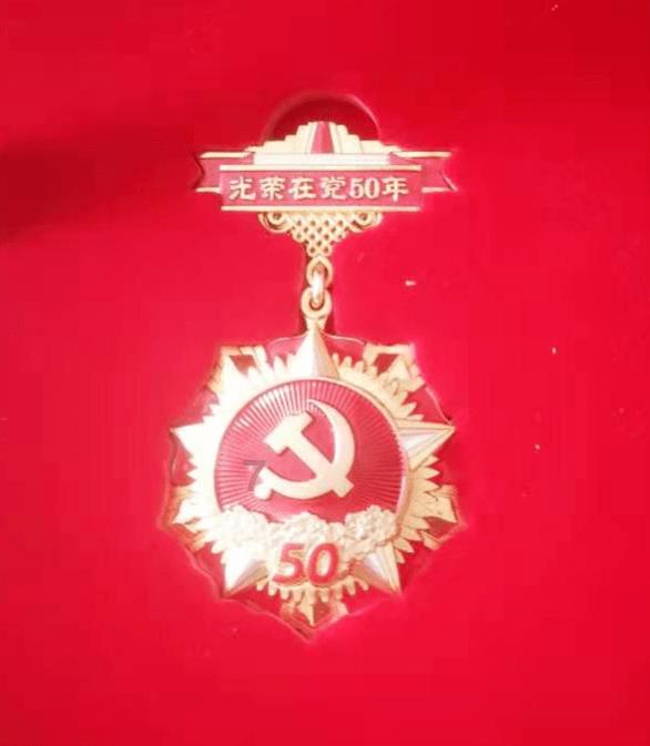 霉霉吻了他！当着全世界的面！