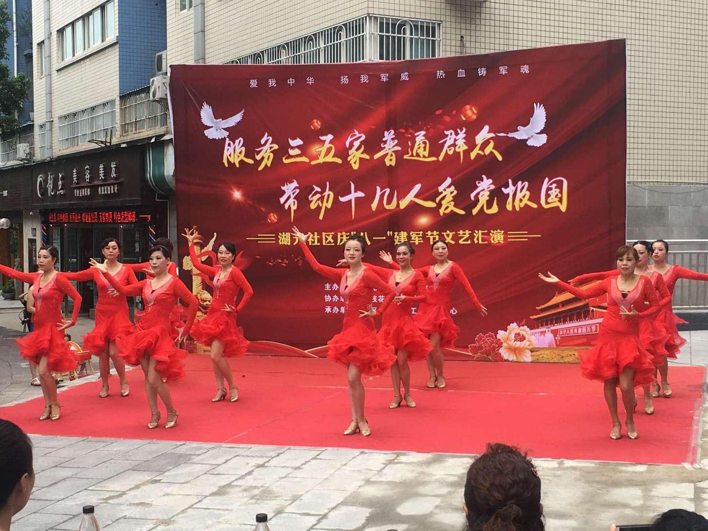 到底圆明园该不该重建？？？？请说明各方观点的理由！（正方该，反方不该）游戏画面