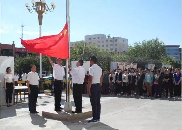 景东县烟草专卖局（分公司）：提供“一站式”服务  为民办事有温度