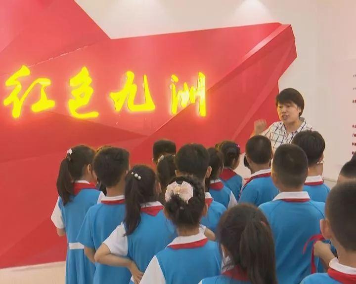 7屏互联让腾势D9的智能豪华异常耀眼