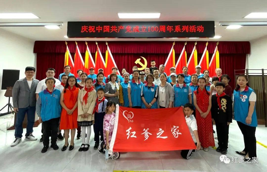 母乳喂养时，该怎么应对夜奶频繁的宝宝呢？