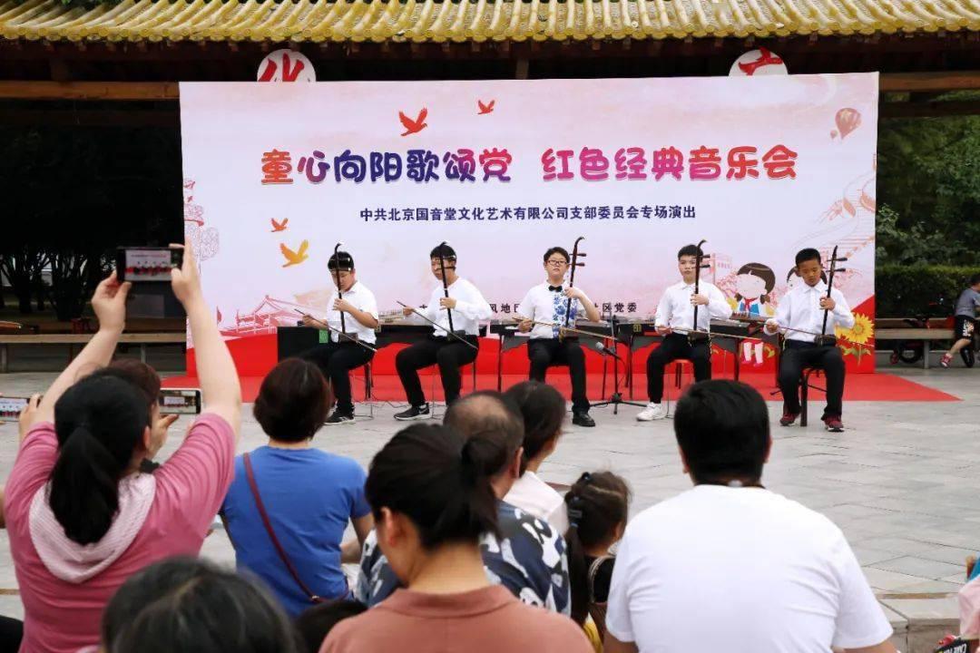 小仓鼠吃瓜子