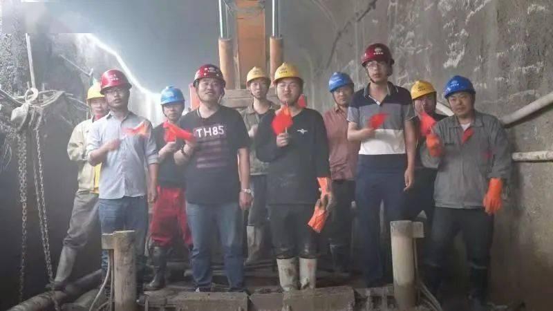 36岁白富美如此倾心73岁过气明星，真相令人震惊！