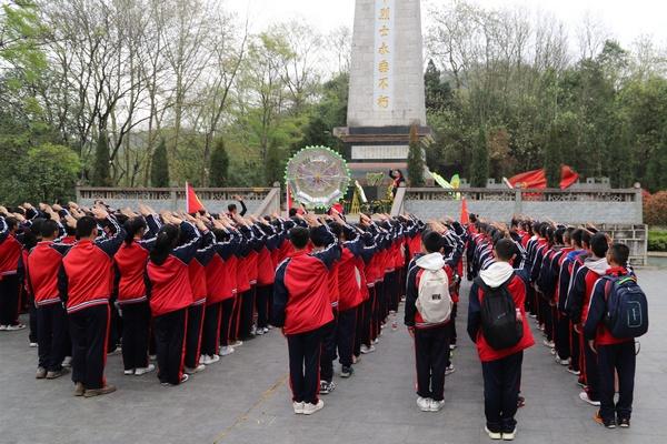 爱上已婚男人，他要为了我离婚，我不想让他离婚怎么办？游戏画面
