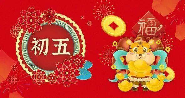沙滩游玩的女孩们