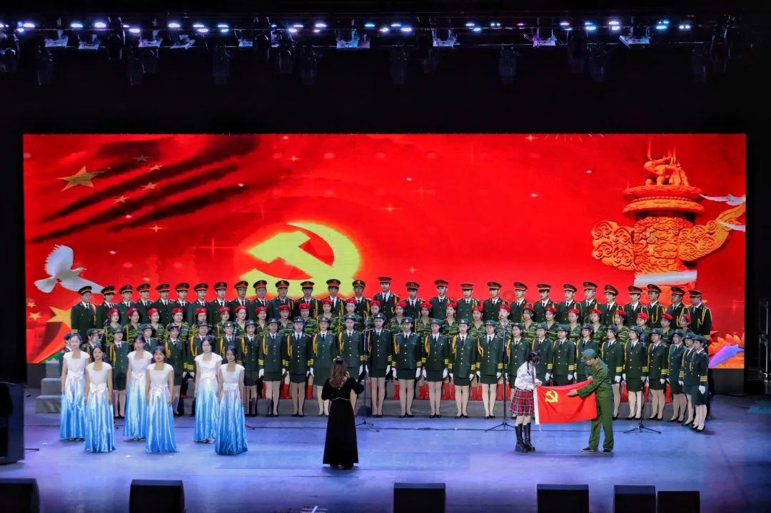 方琼原来不姓方，与领导闪婚生子，婚后分居多年，她过得幸福吗