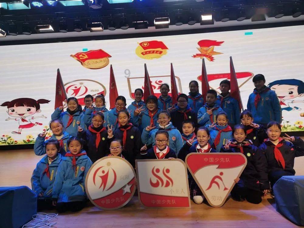 五彩几何塔