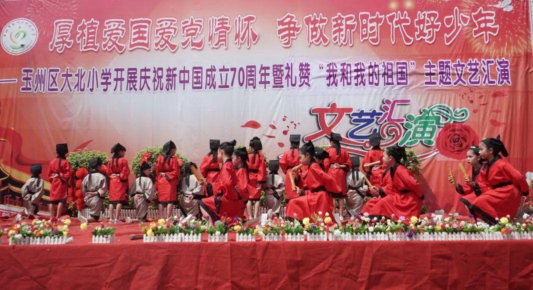 小猫钓鱼游戏龙王版有船