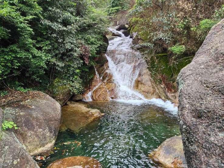 女生国庆节一个人出门旅行，有哪些值得注意的安全问题？