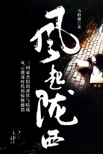 小轿车深夜侧翻 建水消防撬开“逃生通道”