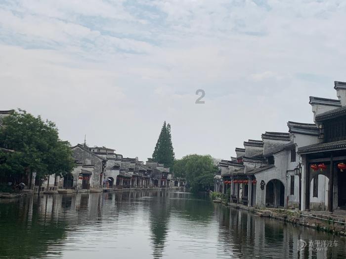 逃离违建房屋9