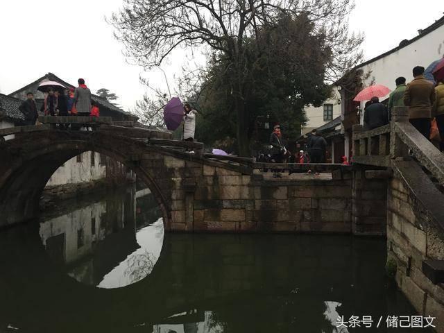 发现有趣热门话题!一边拉黑我微博,不回我私信,拉黑我抖音。一边和我亲密接触,这算什么?红迪网平台震撼上线