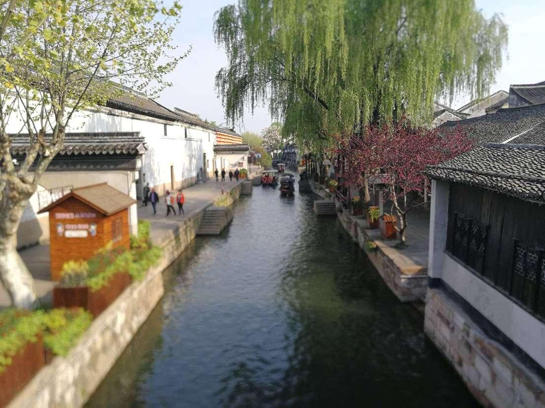 如何通过穿搭摆脱旧衣服的“旧”感、老气感？游戏画面
