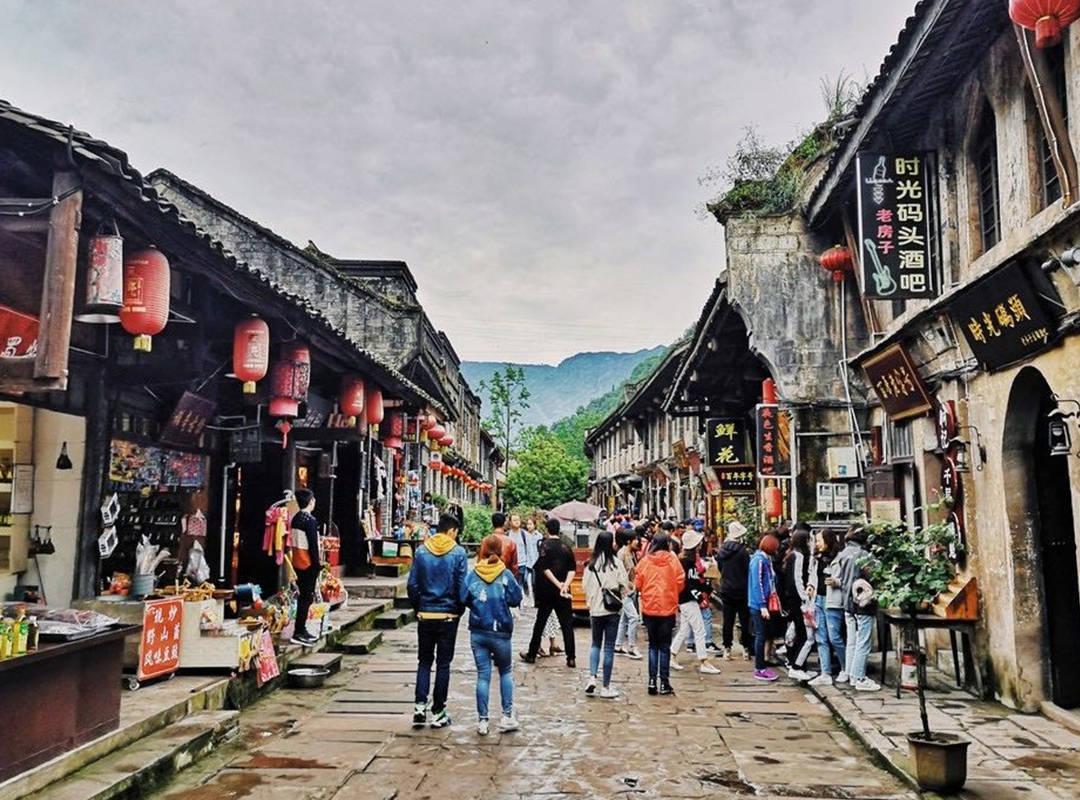 金扫帚奖提名惹争议，被质疑全看人情公关，杨幂入围被撤就是先例