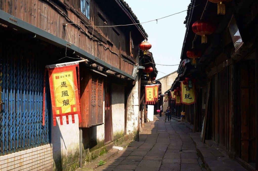 保安拖拽外来送货人员 合肥一小区物业公司被通报