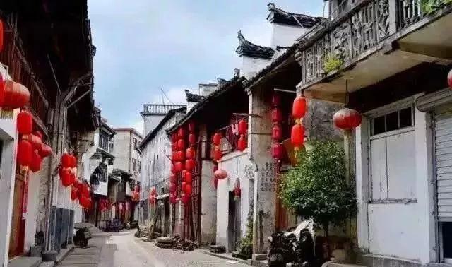 虞书欣工作室回应司机高速倒车一事 向公众道歉并呼吁大家遵守交通规则