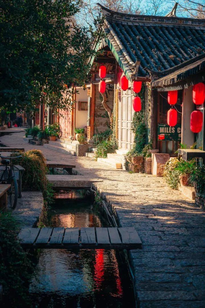 洛雷塔：罗丽岛事件的勇敢揭秘者，小李子爆“钢”希拉里！