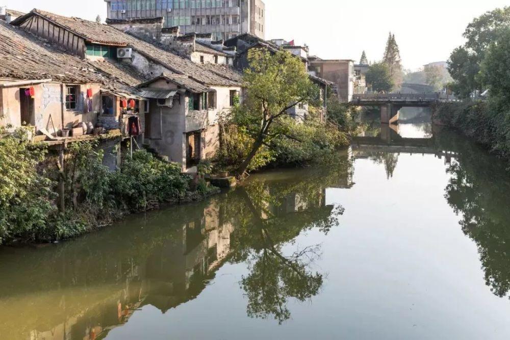 迷路的可爱女宝宝