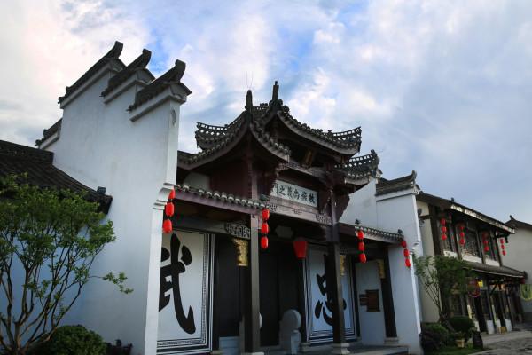 男子挑包月车牌“克隆” 逃了停车费却进了拘留所
