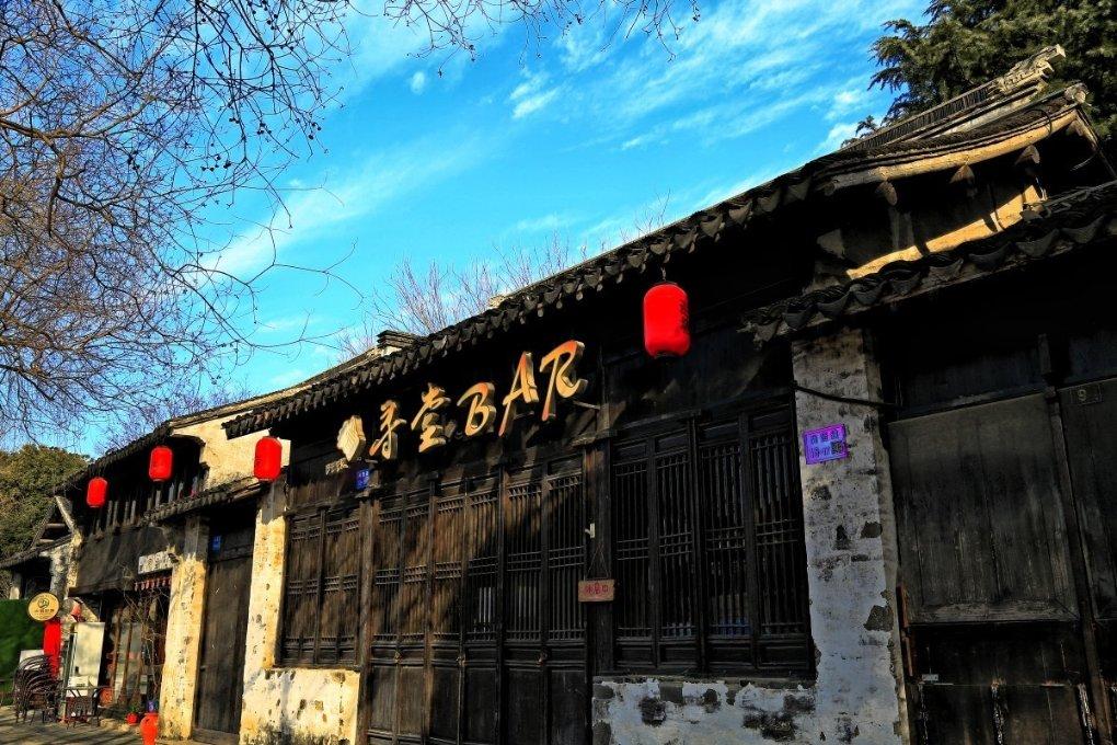 07年在深圳龙岗我们一共四人犯持刀抢劫罪，当时我和另一个同案被抓判了刑。还有两名同案犯一直在逃？游戏画面
