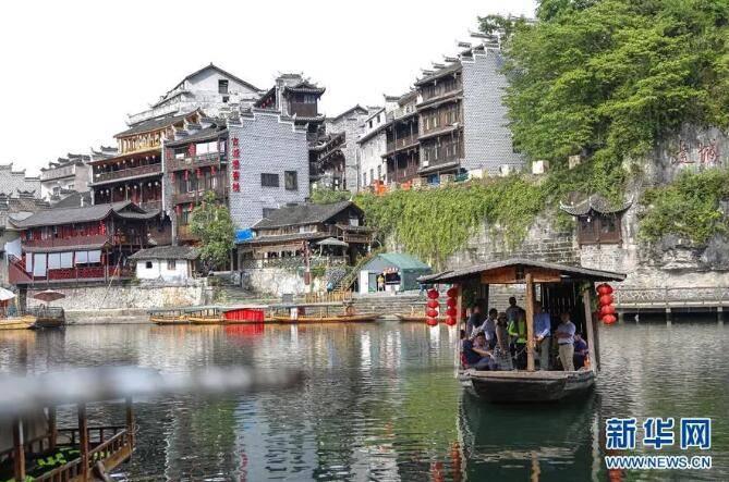 “同心共惠—情暖2024” 市住房保障和房屋征收管理中心联合和塘雅苑社区开展翰墨飘香迎新春暖心便民服务