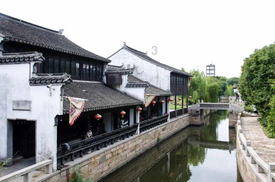 遥望齐州九点烟，一泓海水杯中泻