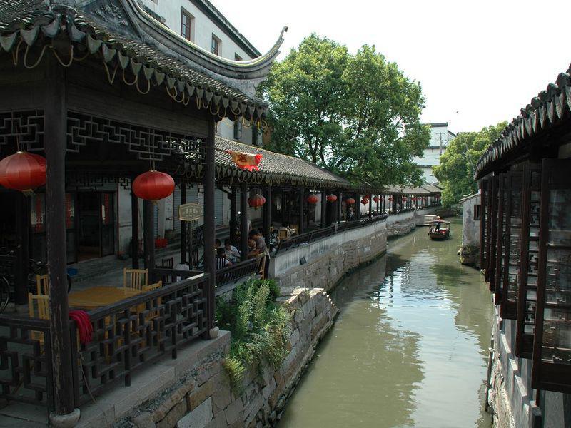 为什么古代皇帝的龙袍颜色都是不一样的,不是应该都是黄色的吗?