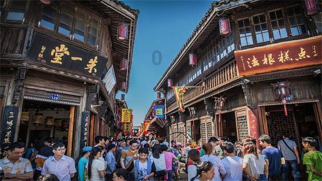 我国快递业务量首破1300亿大关 36城单年快递件数超10亿